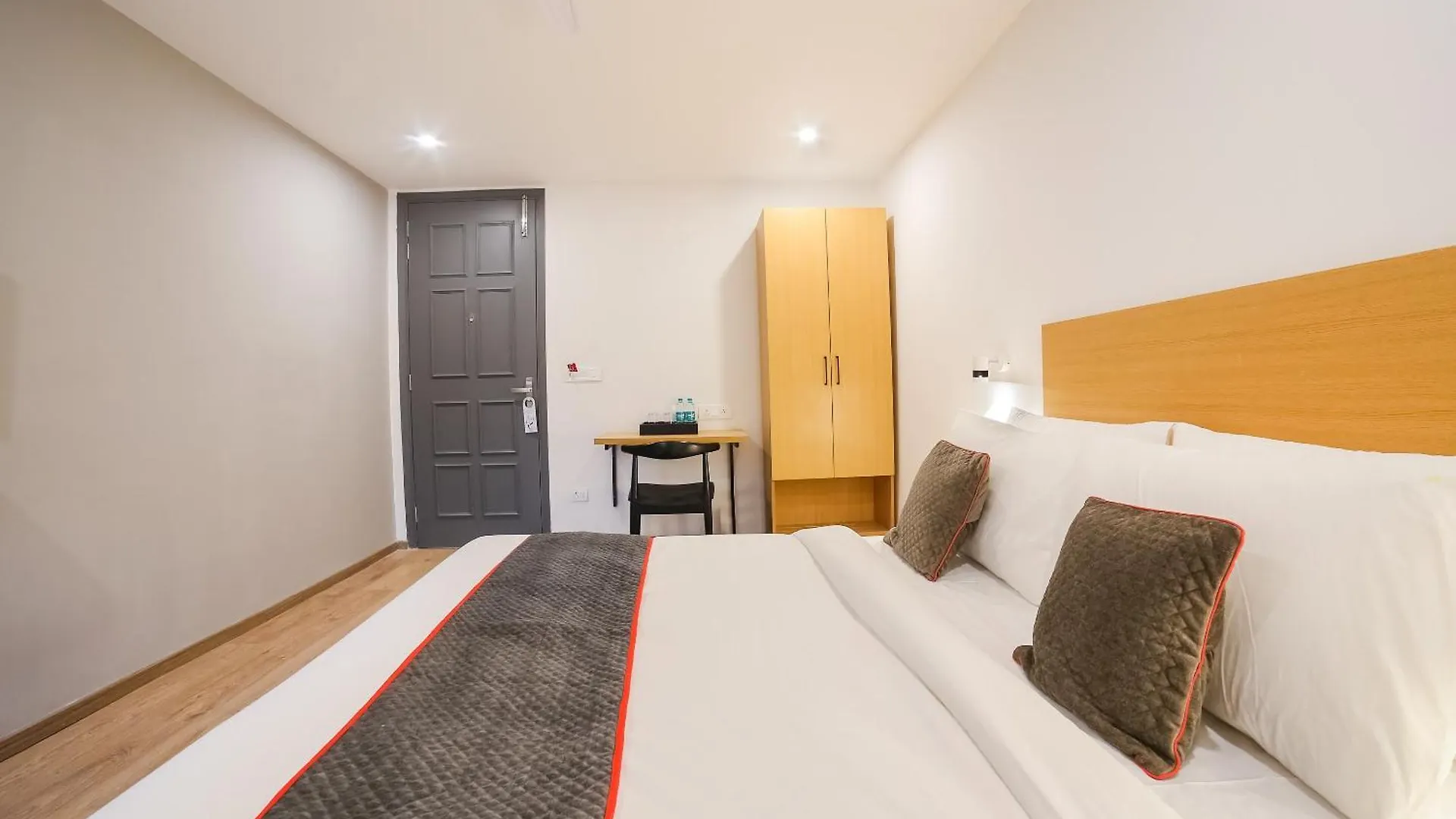Super Townhouse Near Appu Ghar Hotel Gurgaon 4*,  India