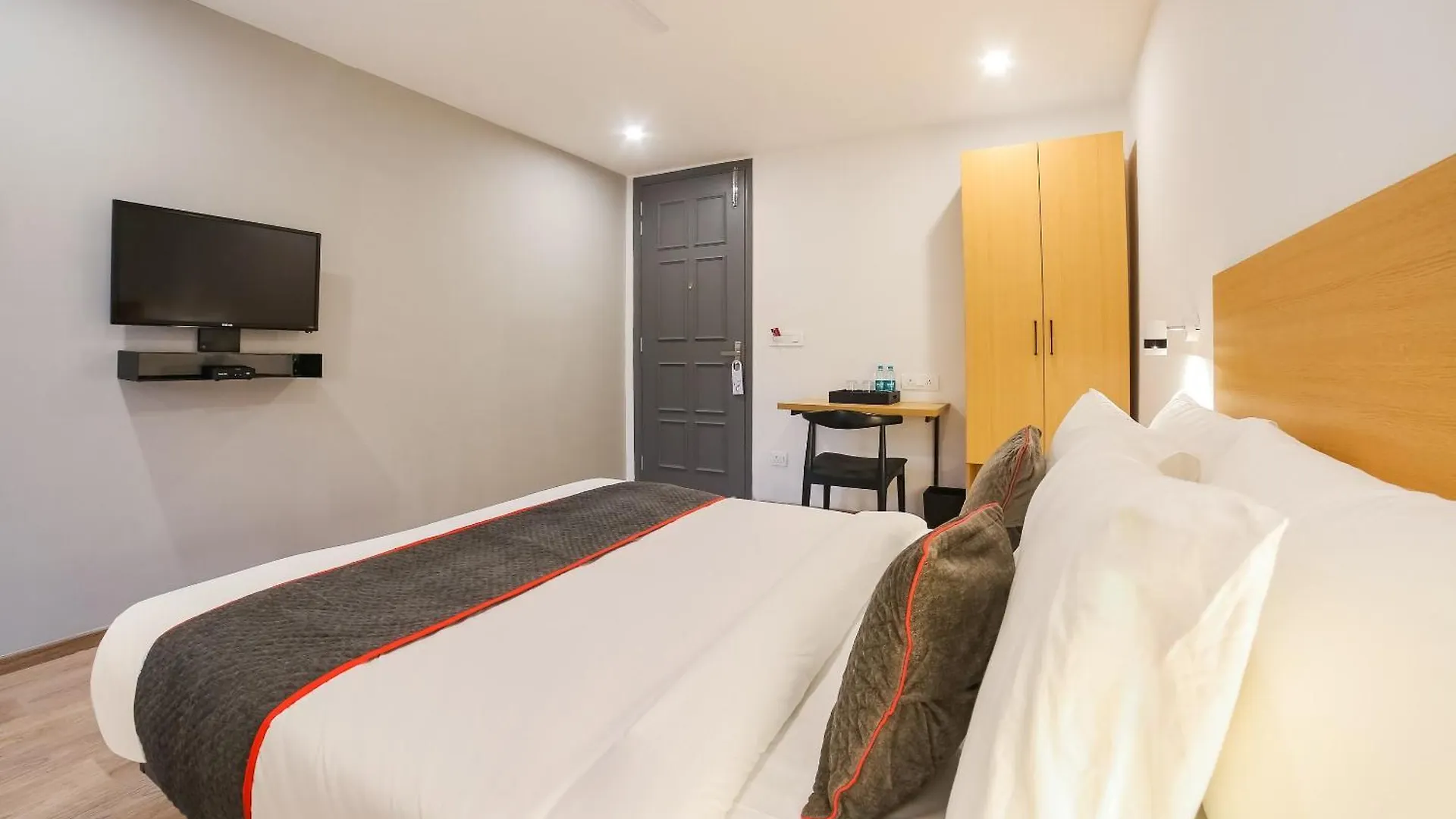 Super Townhouse Near Appu Ghar Hotel Gurgaon 4*,